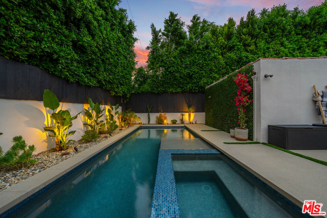 Los Angeles, CA, 90048