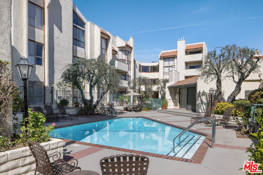 5255 Zelzah Ave Unit: 110