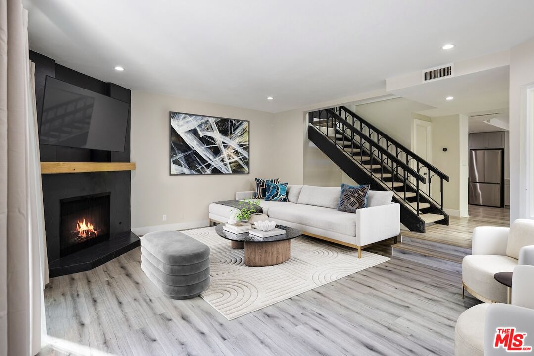 5255 Zelzah Ave Unit: 110