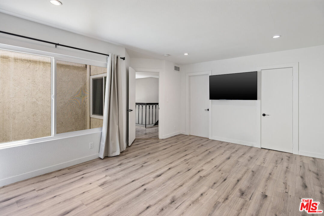 5255 Zelzah Ave Unit: 110