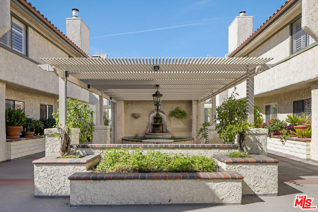 5255 Zelzah Ave Unit: 110