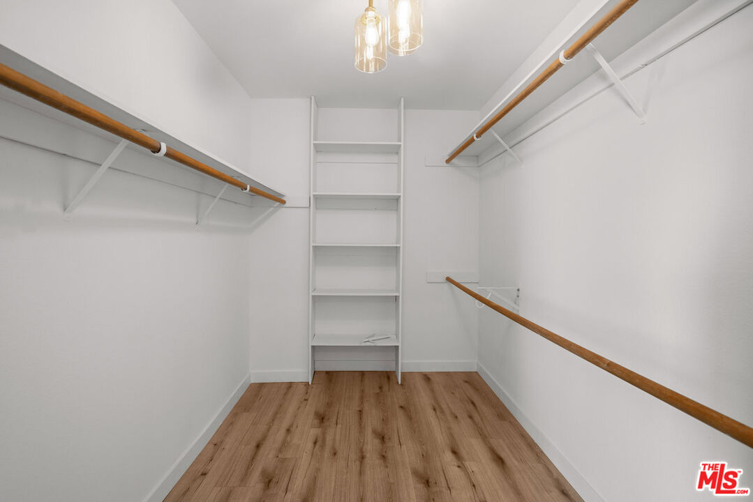 5255 Zelzah Ave Unit: 110