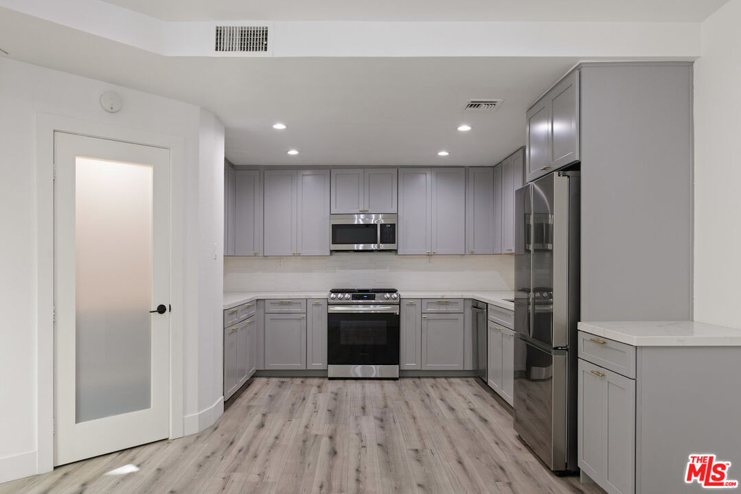 5255 Zelzah Ave Unit: 110