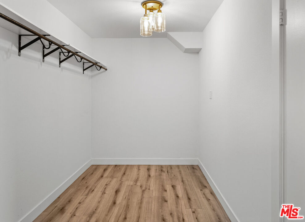 5255 Zelzah Ave Unit: 110
