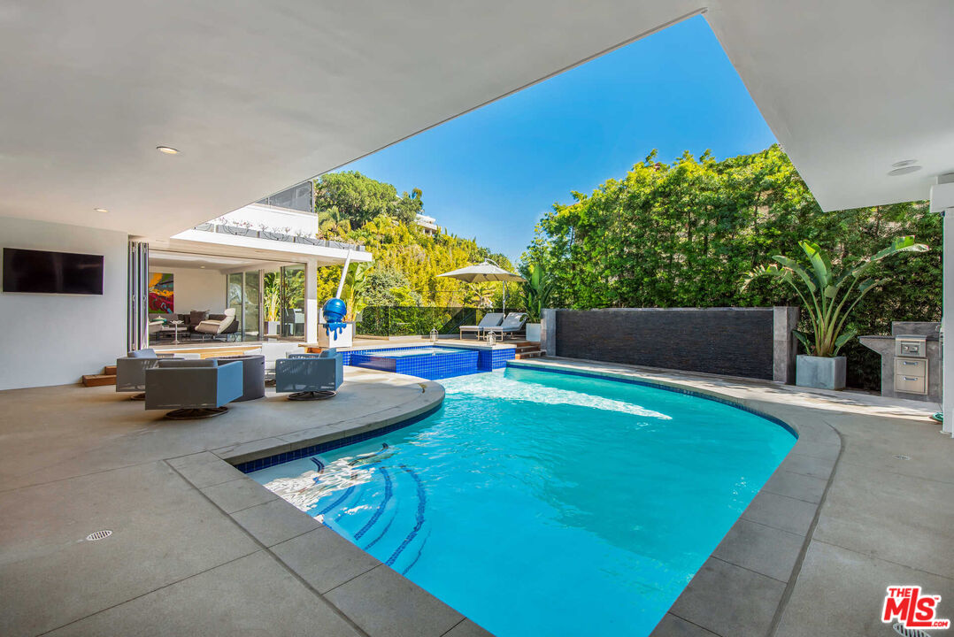 1250 ANGELO DR