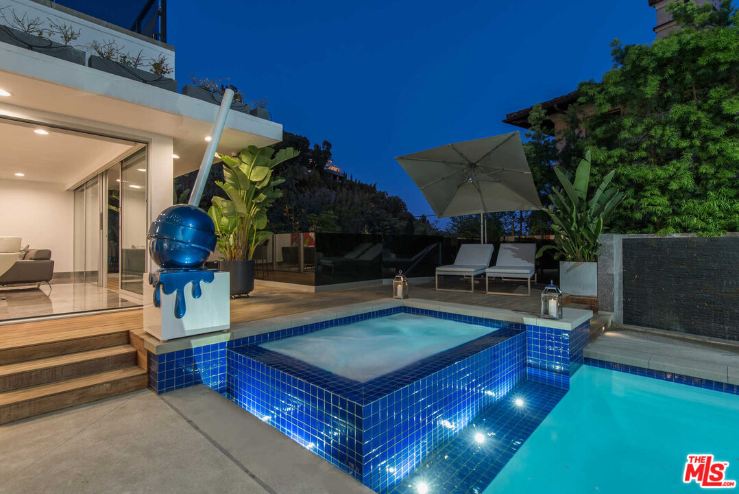1250 ANGELO DR