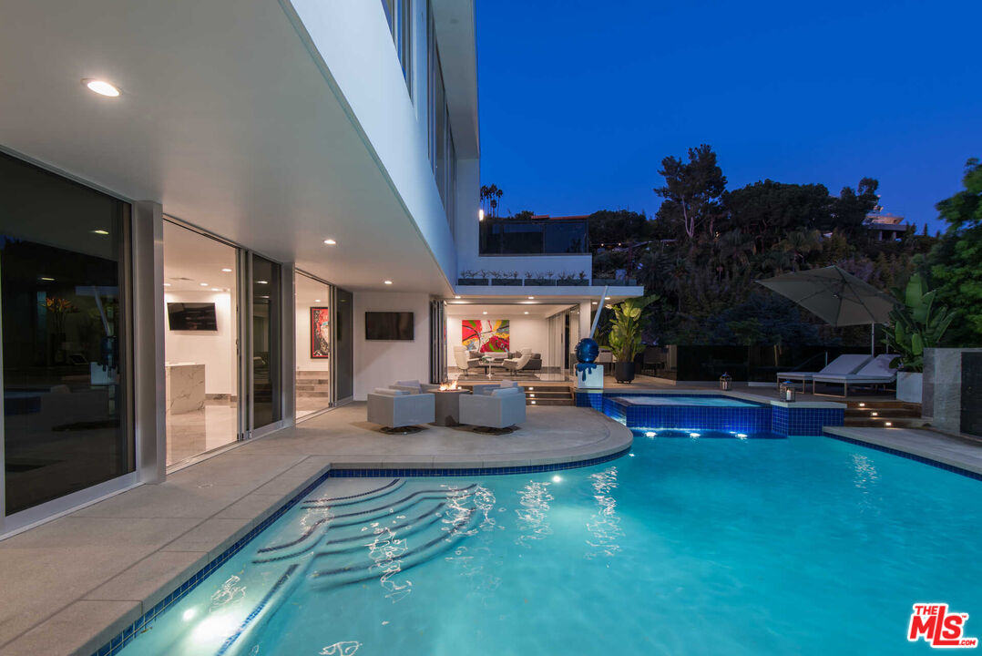 1250 ANGELO DR