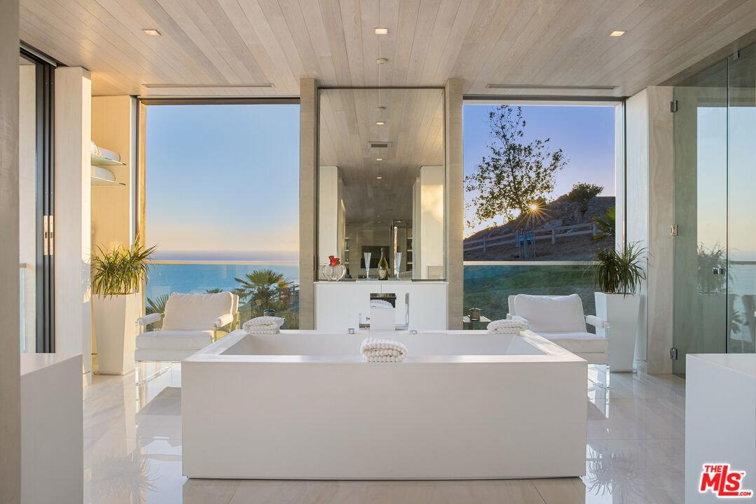 Malibu, CA, 90265