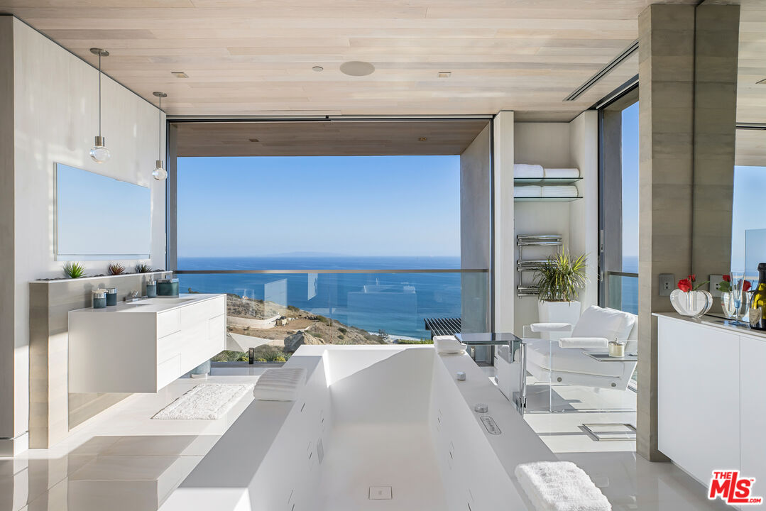 Malibu, CA, 90265
