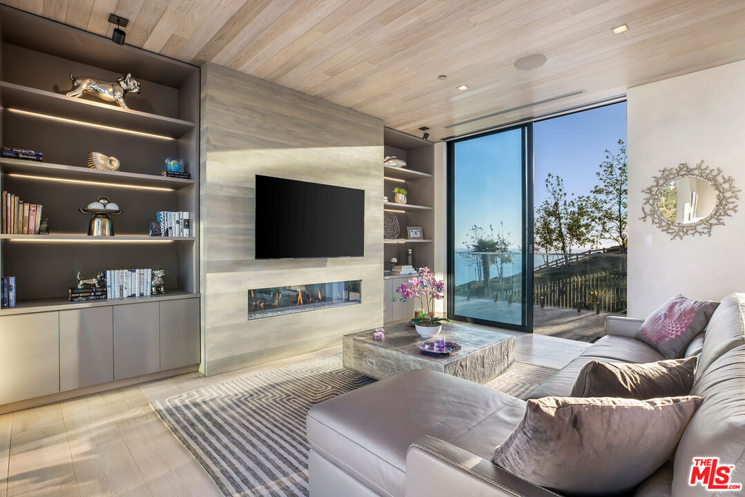 Malibu, CA, 90265