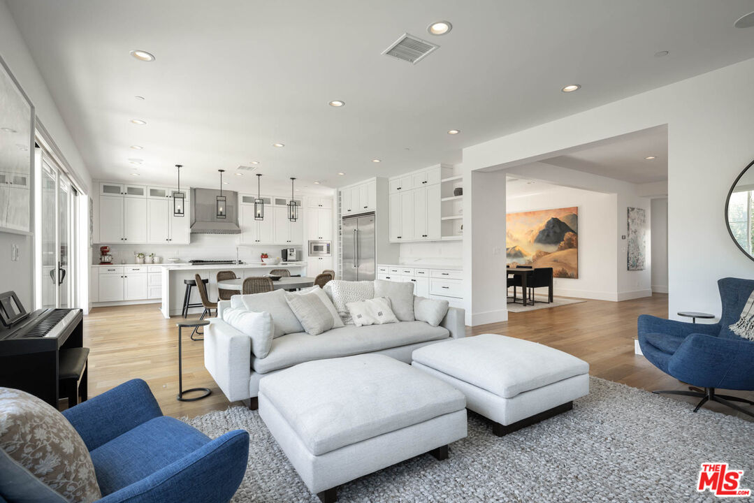 Pacific Palisades, CA, 90272
