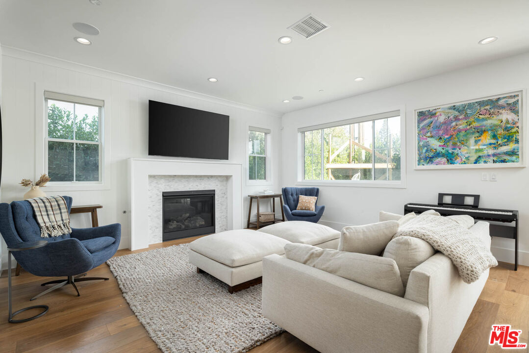 Pacific Palisades, CA, 90272