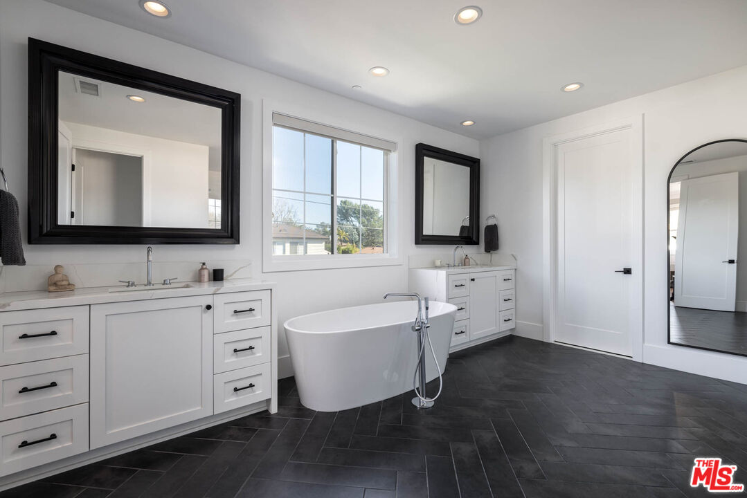 Pacific Palisades, CA, 90272