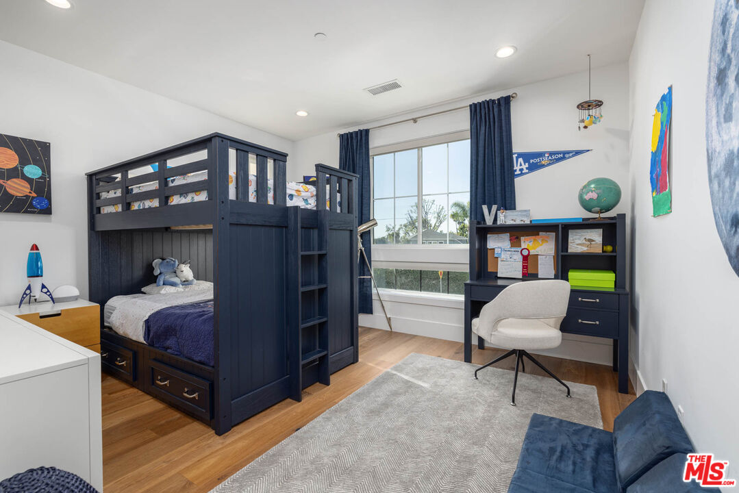 Pacific Palisades, CA, 90272