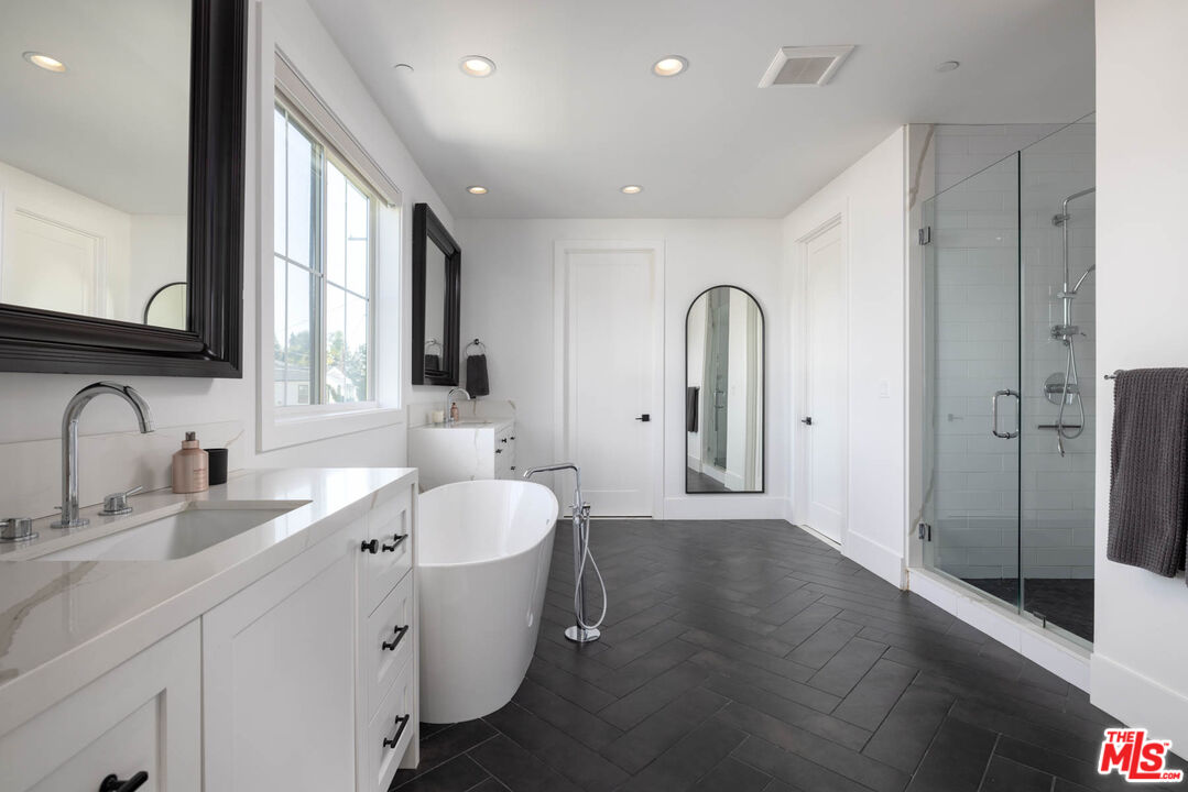 Pacific Palisades, CA, 90272