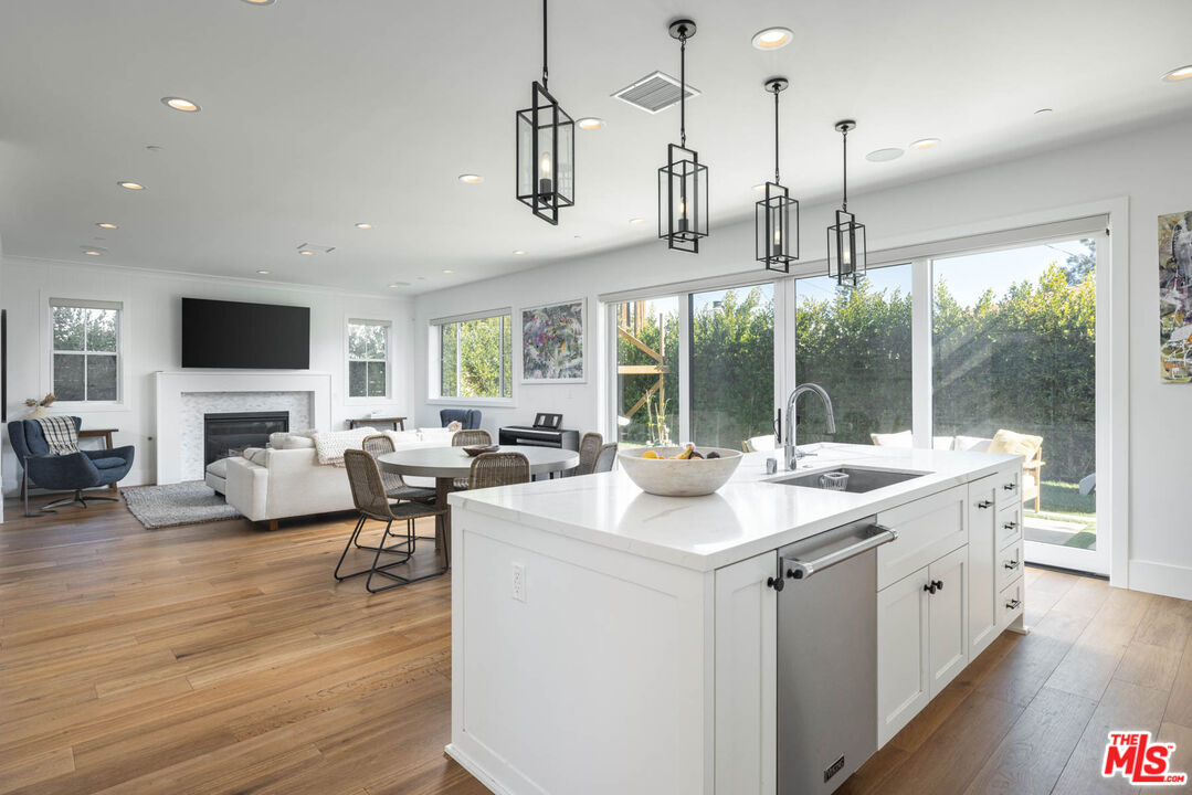 Pacific Palisades, CA, 90272