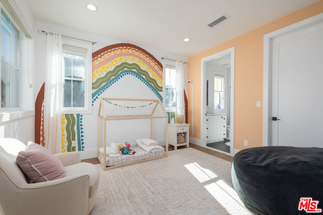 Pacific Palisades, CA, 90272