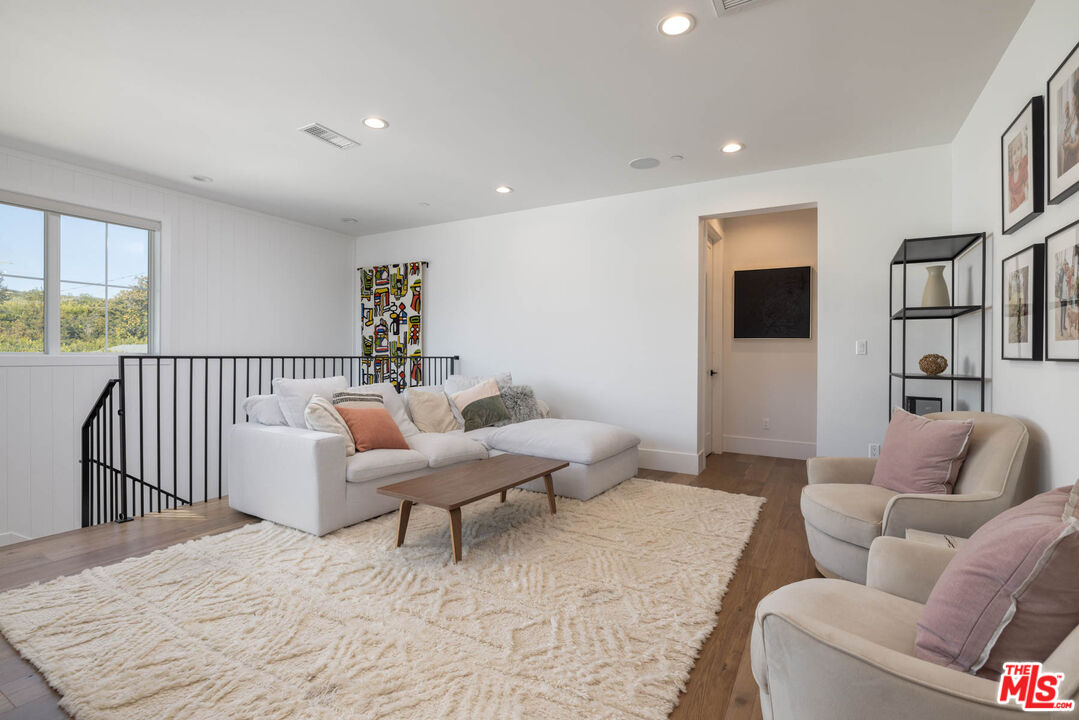 Pacific Palisades, CA, 90272