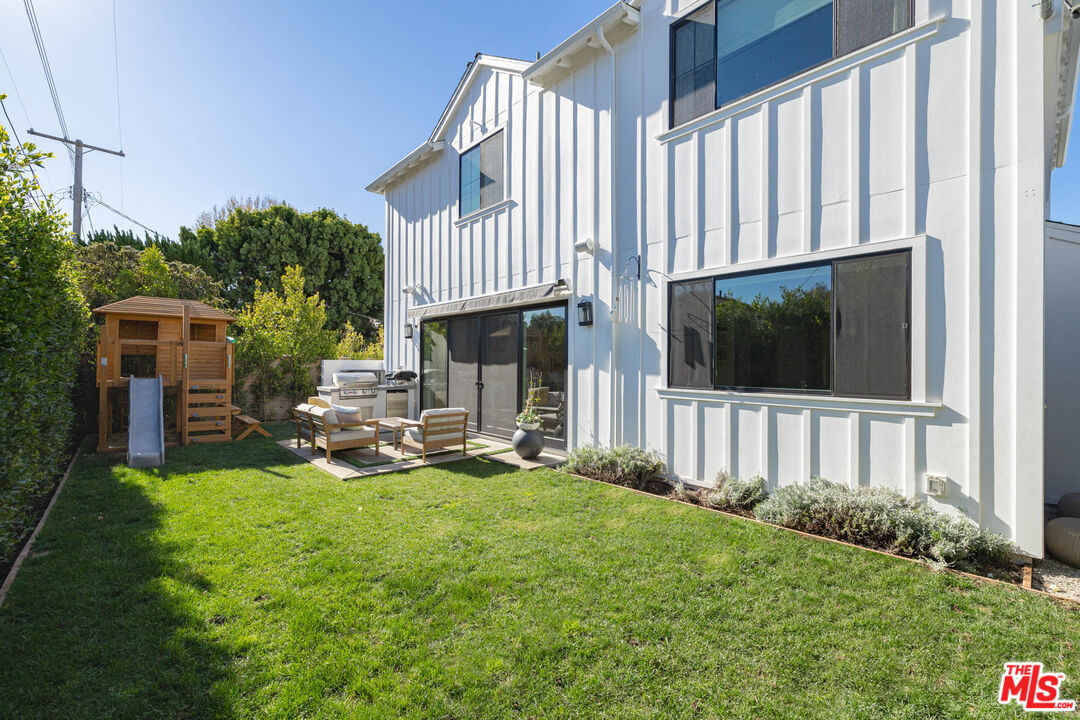 Pacific Palisades, CA, 90272