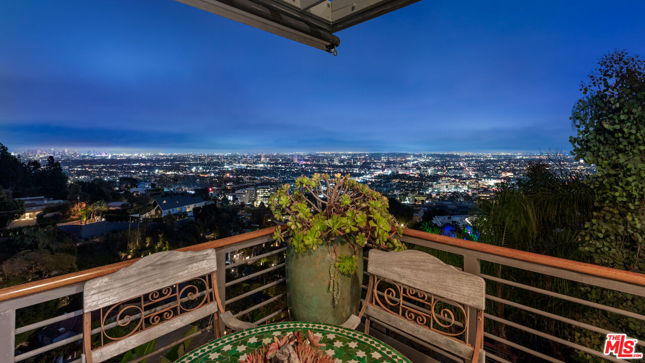 Los Angeles, CA, 90069