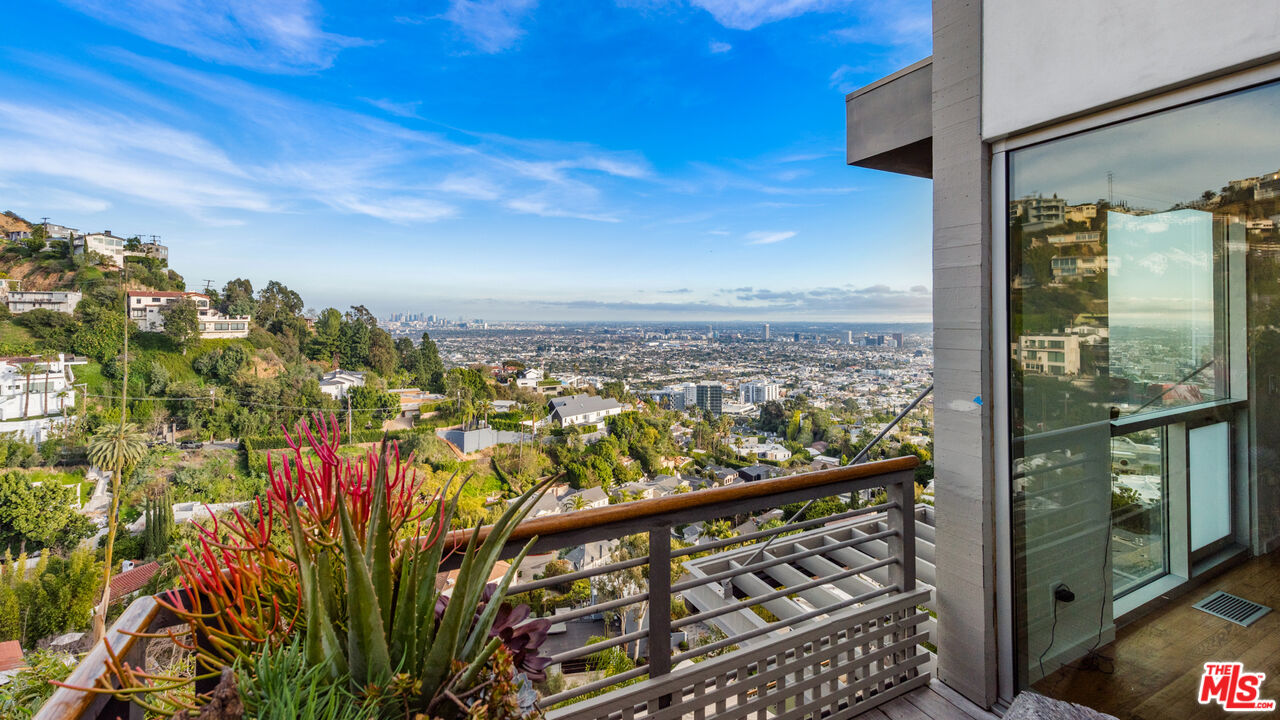 Los Angeles, CA, 90069