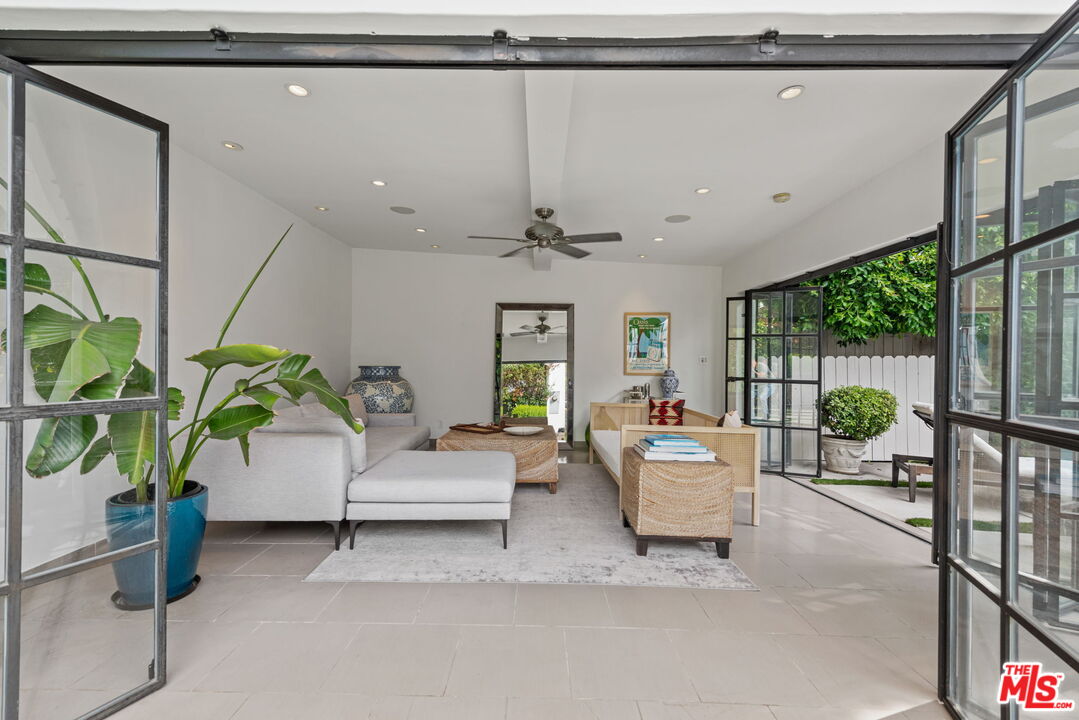 122 N Kilkea Dr