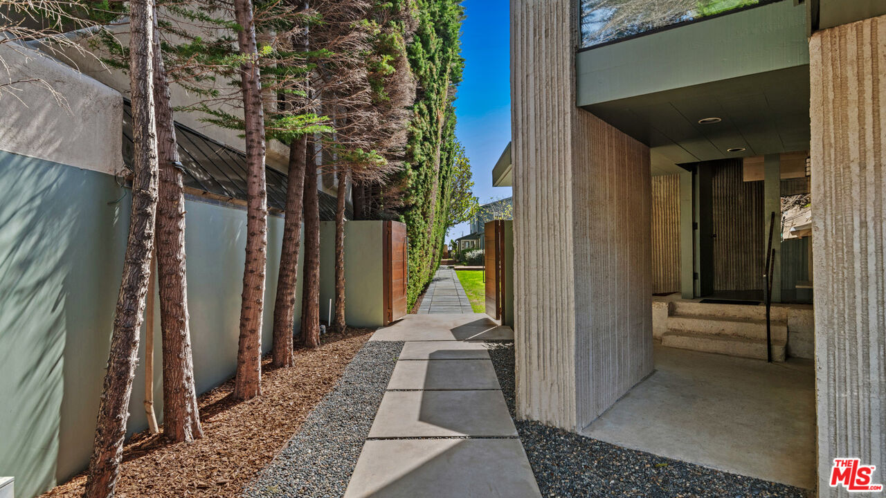 23736 Malibu Colony Rd