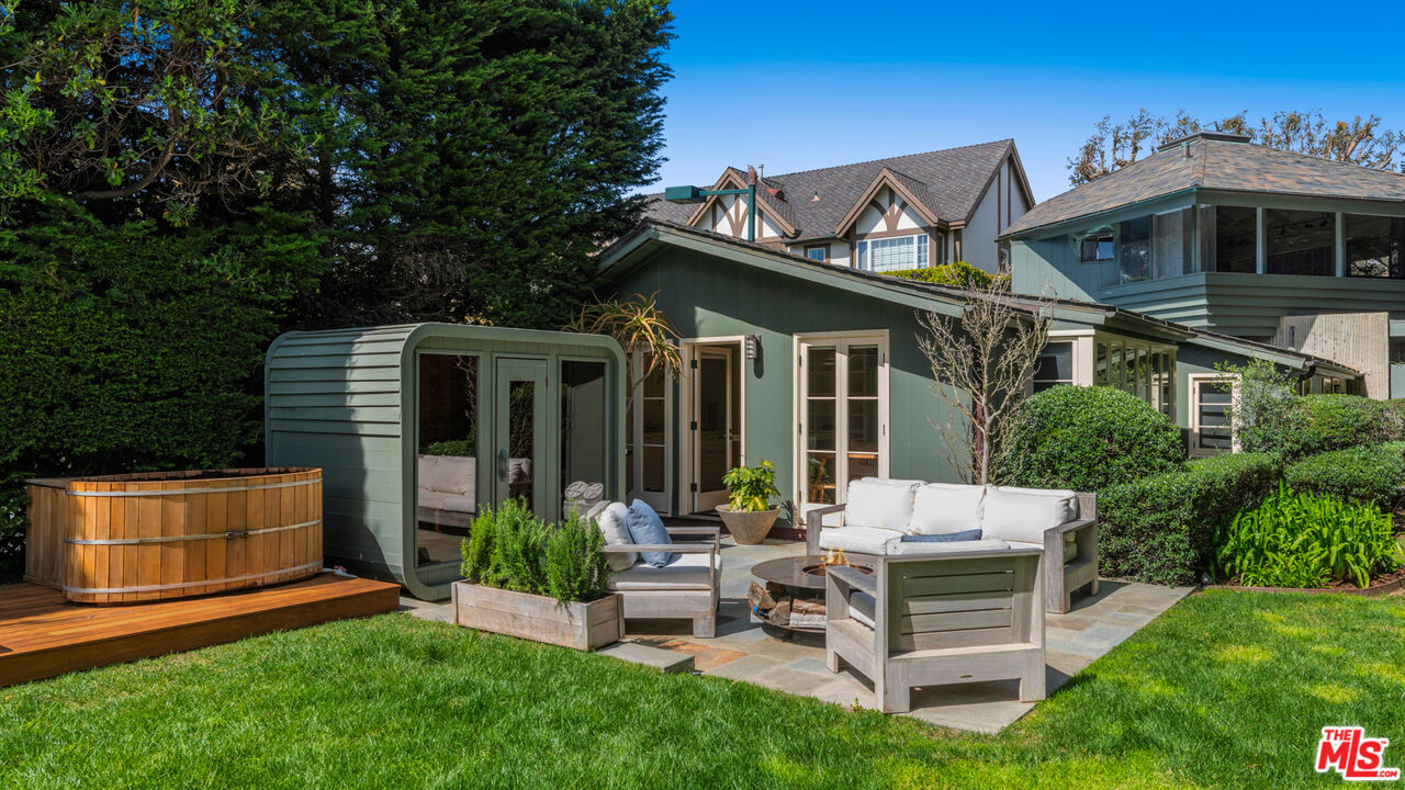 23736 Malibu Colony Rd