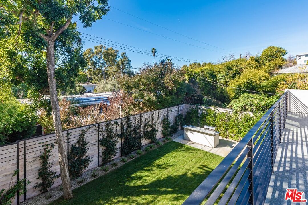 Los Angeles, CA, 90066