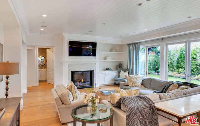 Pacific Palisades, CA, 90272