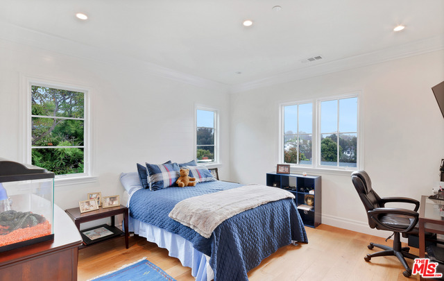 Pacific Palisades, CA, 90272