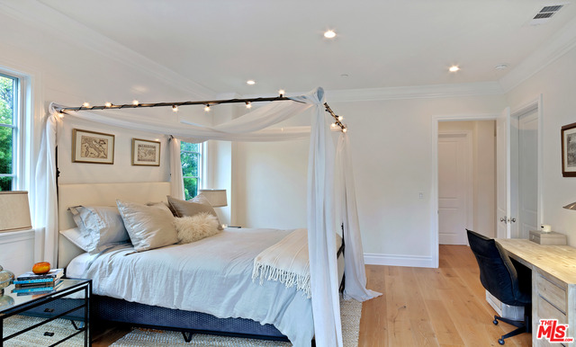 Pacific Palisades, CA, 90272