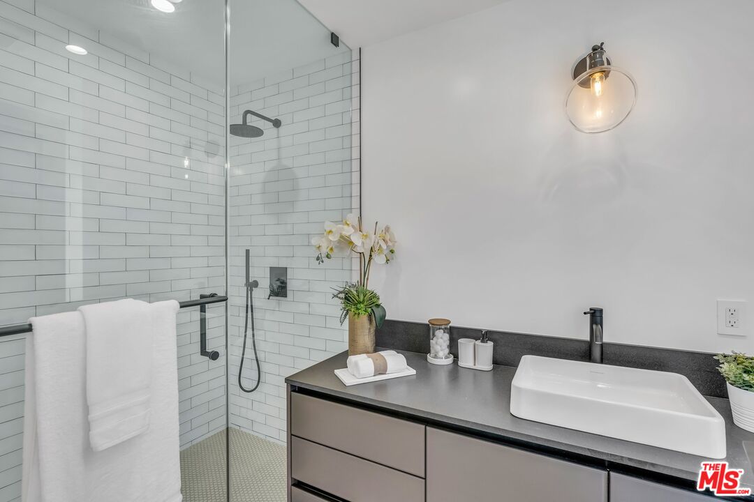133 S Linden Dr