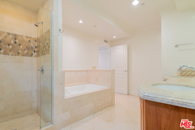 11749 Goshen Ave Unit: 401