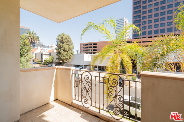 11749 Goshen Ave Unit: 401