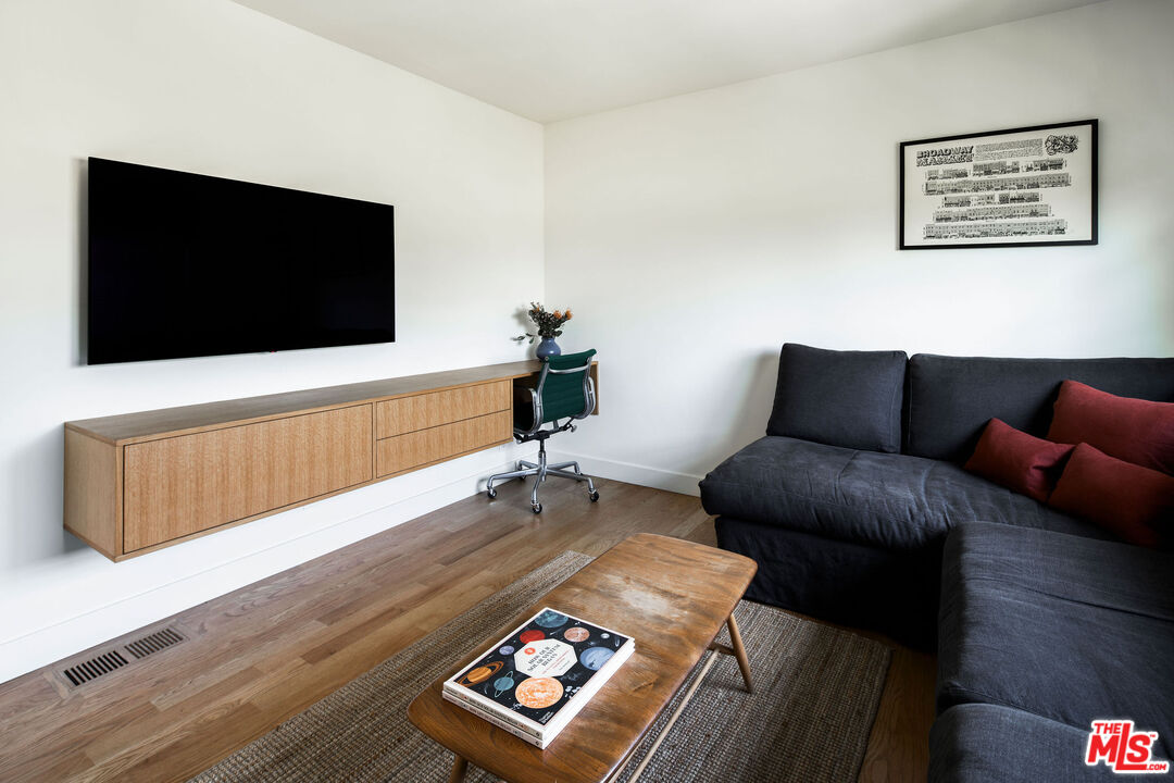 4666 Nob Hill Dr