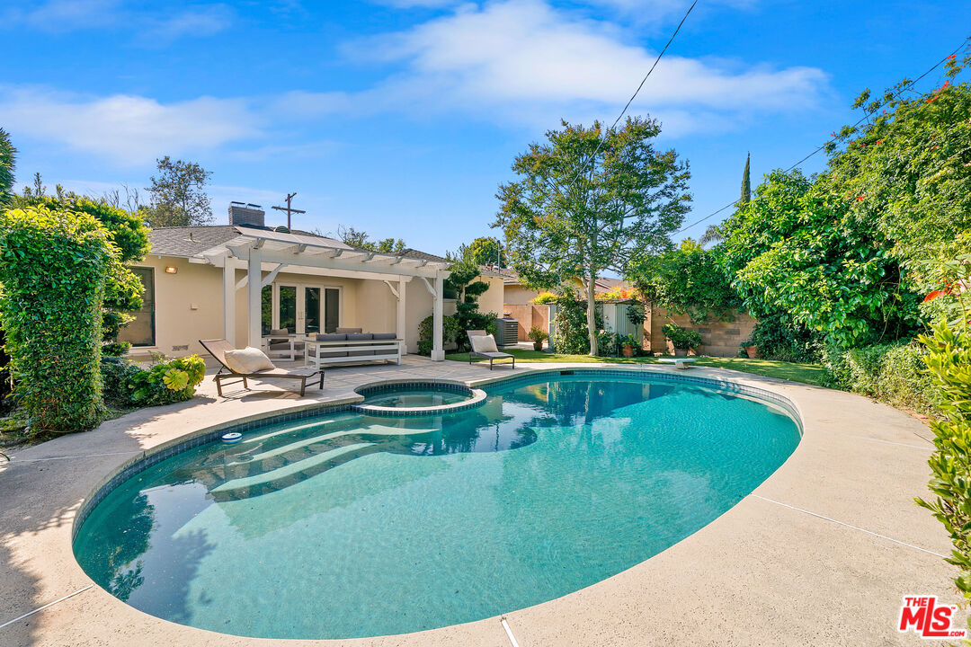 Van Nuys, CA, 91401
