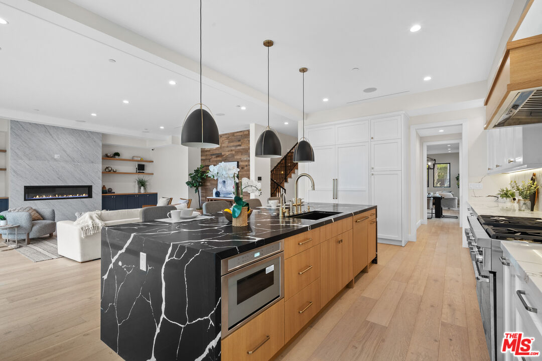 Sherman Oaks, CA, 91423