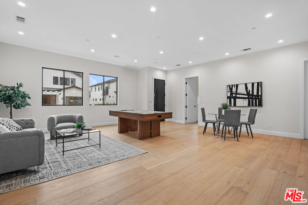 Sherman Oaks, CA, 91423