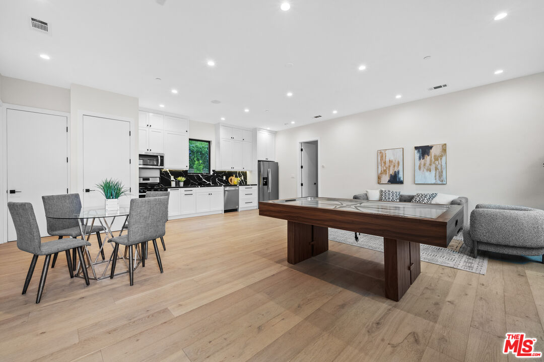 Sherman Oaks, CA, 91423