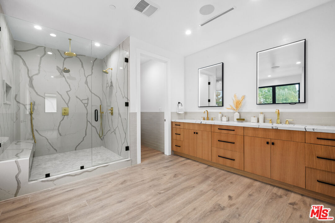 Sherman Oaks, CA, 91423