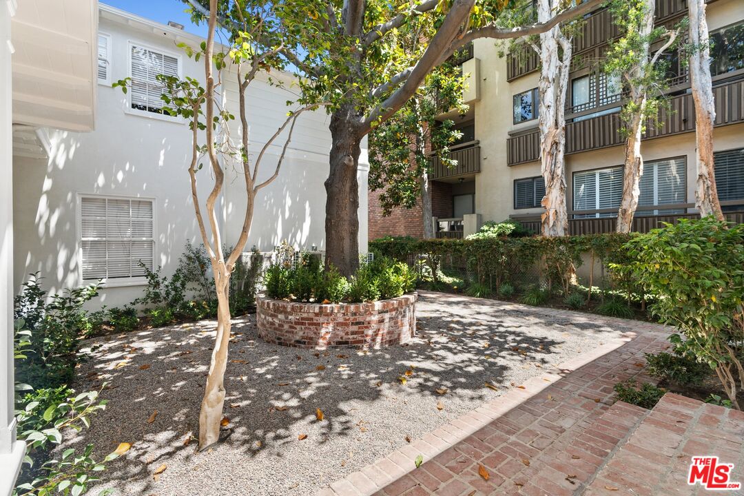 133 S Linden