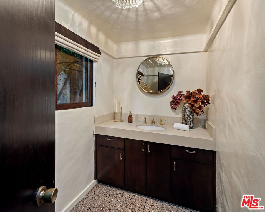 Amazing "Cliff May" Architectural Showpiece