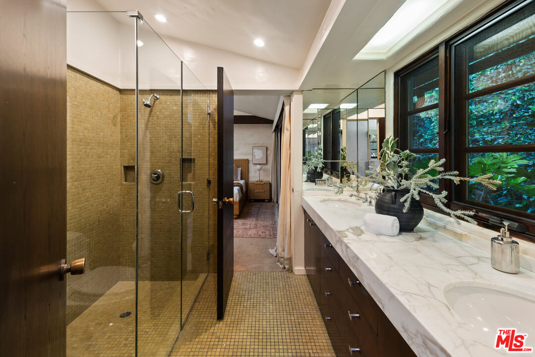 Amazing "Cliff May" Architectural Showpiece