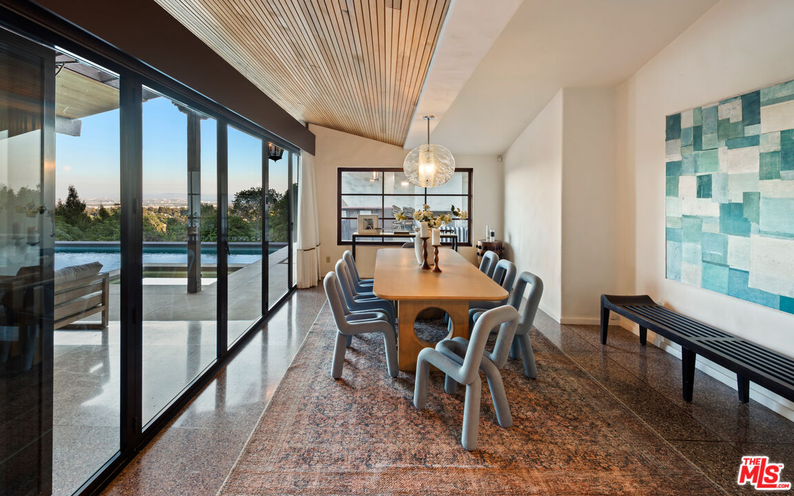 Amazing "Cliff May" Architectural Showpiece