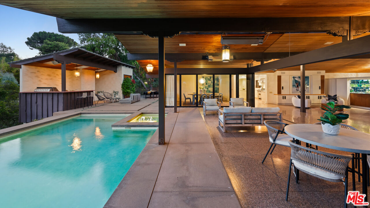 Amazing "Cliff May" Architectural Showpiece