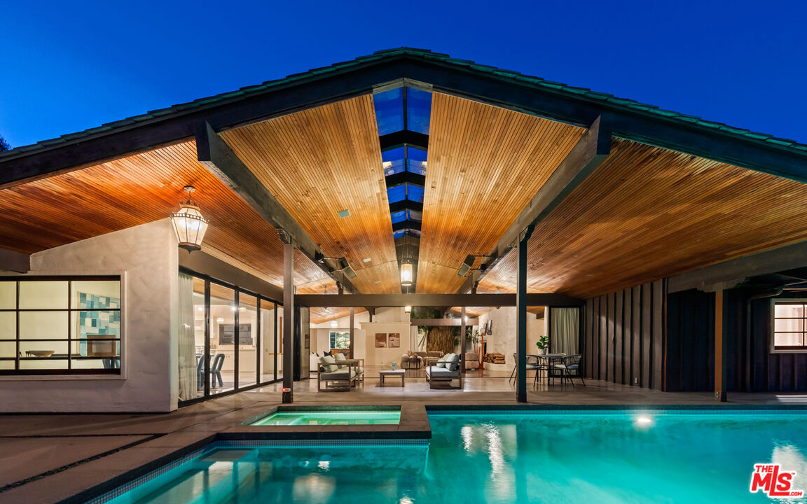 Amazing "Cliff May" Architectural Showpiece