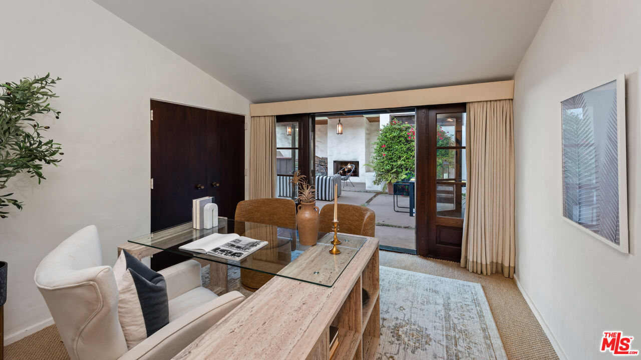 Amazing "Cliff May" Architectural Showpiece