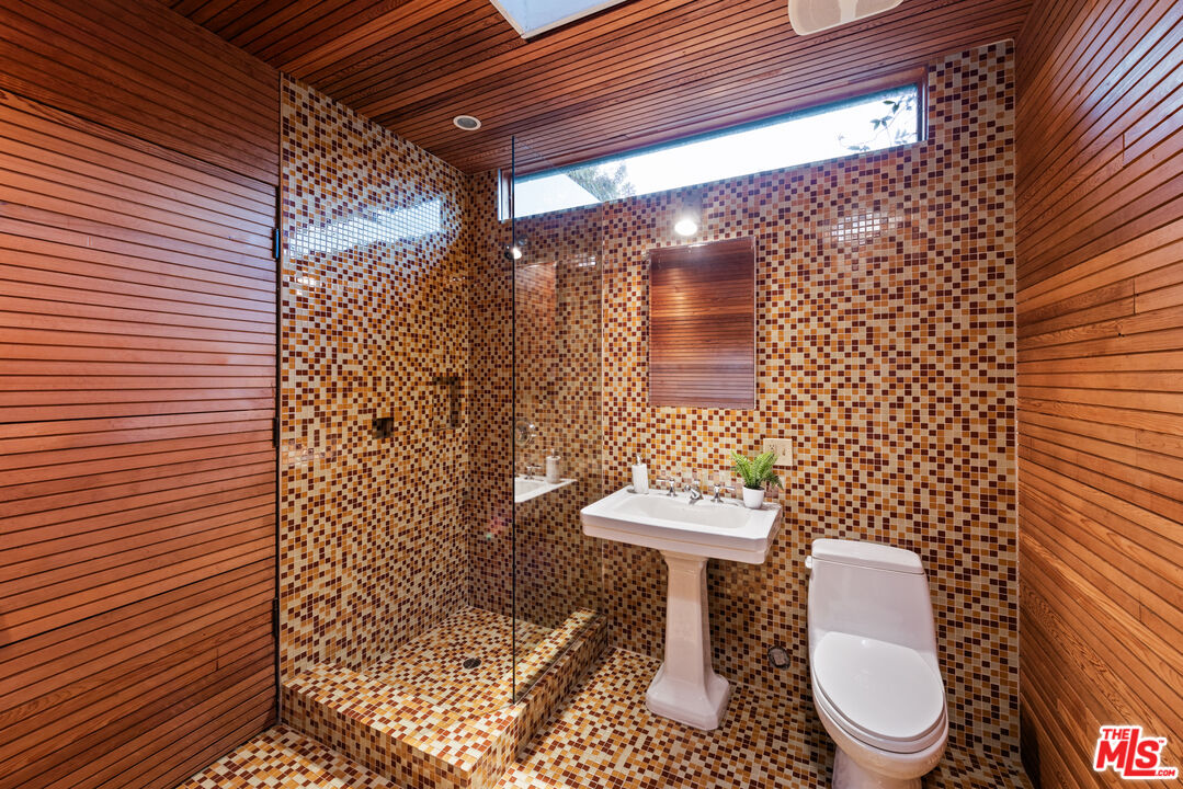 Amazing "Cliff May" Architectural Showpiece