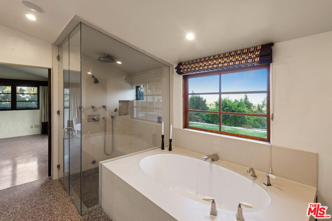 Amazing "Cliff May" Architectural Showpiece